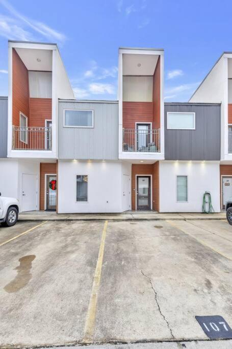 Cozy 2 Bed Townhome Near The Hospital Lafayette Buitenkant foto