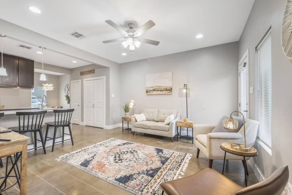 Cozy 2 Bed Townhome Near The Hospital Lafayette Buitenkant foto